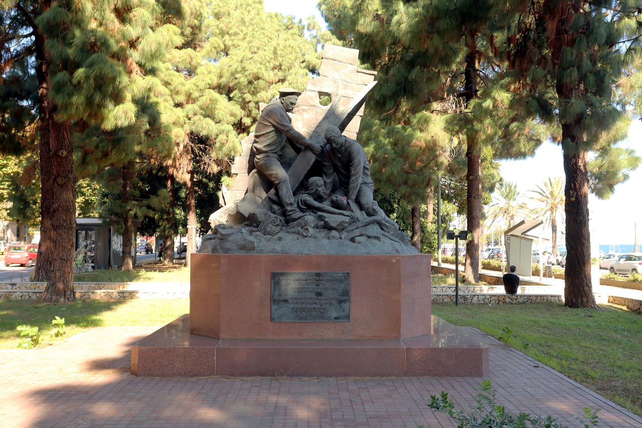 Square of Russian sailors, Messina